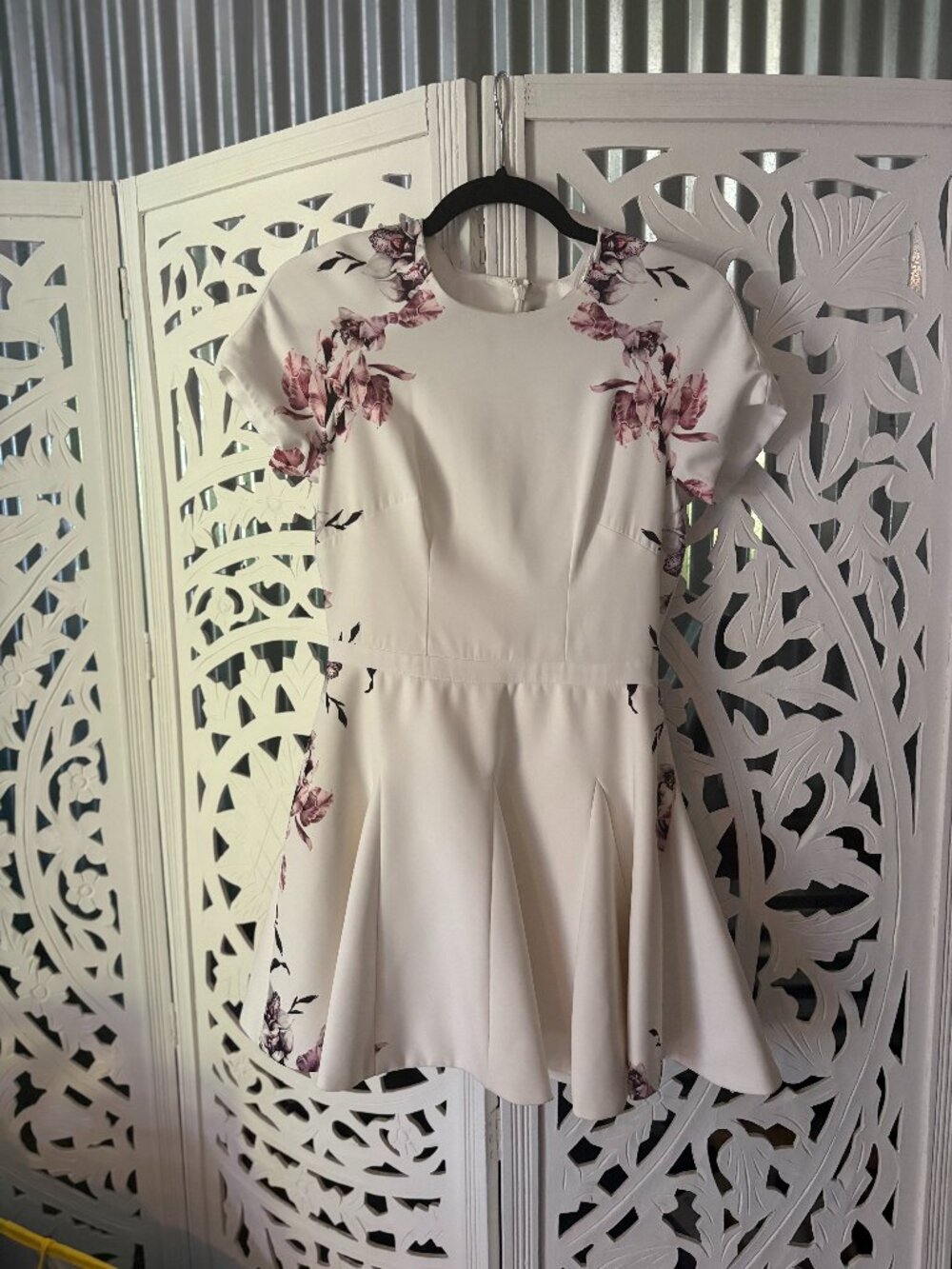 STYLESTALKER Rem White Orchid Floral Fit & Flare Dress Size S